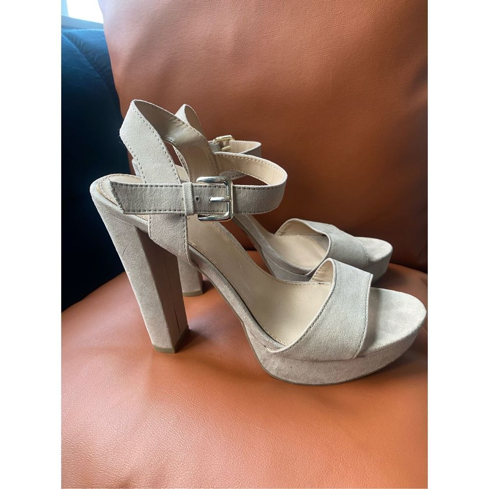 LC Lauren Conrad Tan Heels
